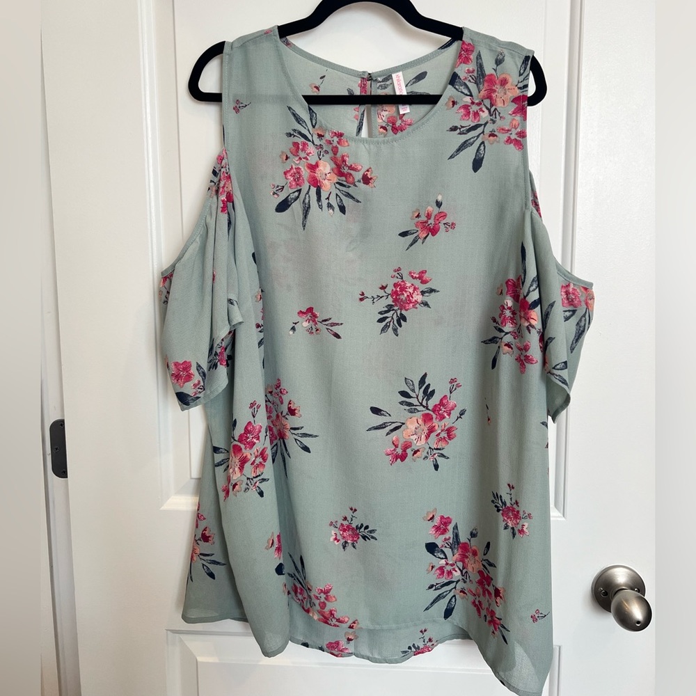 Xhilaration Cold Shoulder Top: Plus Size 4X